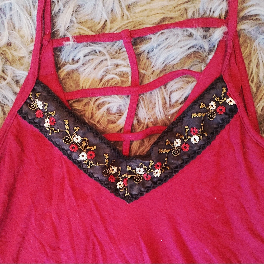 Red Semi-Crop Tanktop - Picture 4 of 4